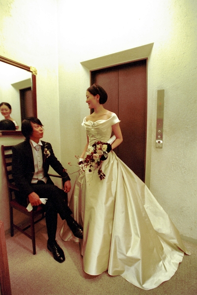 山の上ホテルの結婚式、ベージュのウェディングドレス
