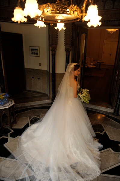 小笠原伯爵邸での結婚式、チュールスカート+ビスチェのウェディングドレス